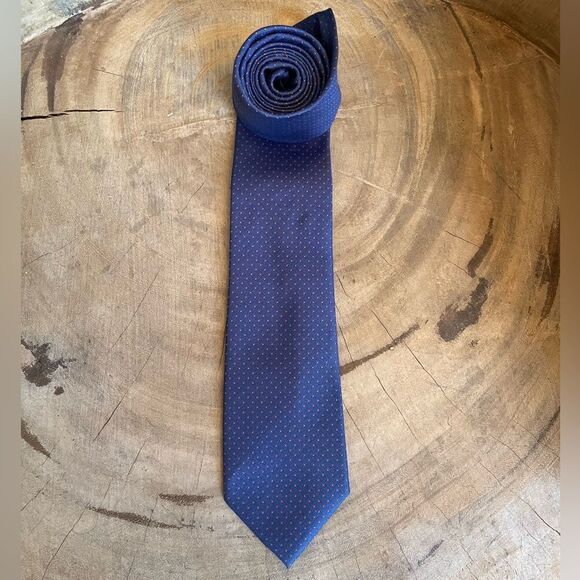 MICHEAL KORS BLUE TIE WITH PINK DOTS 62” LONG 3” WIDTH 70% SILK 30% COTTON - Picture 1 of 3
